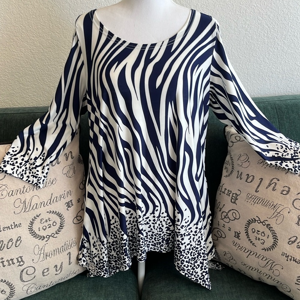 NWOT navy/white peek a boo tunic top